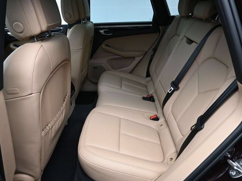 Certified 2025 Porsche Macan AWD/4WD image 7