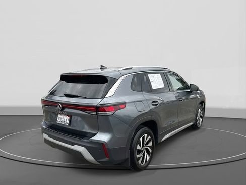 Used 2025 Volkswagen Tiguan S image 4