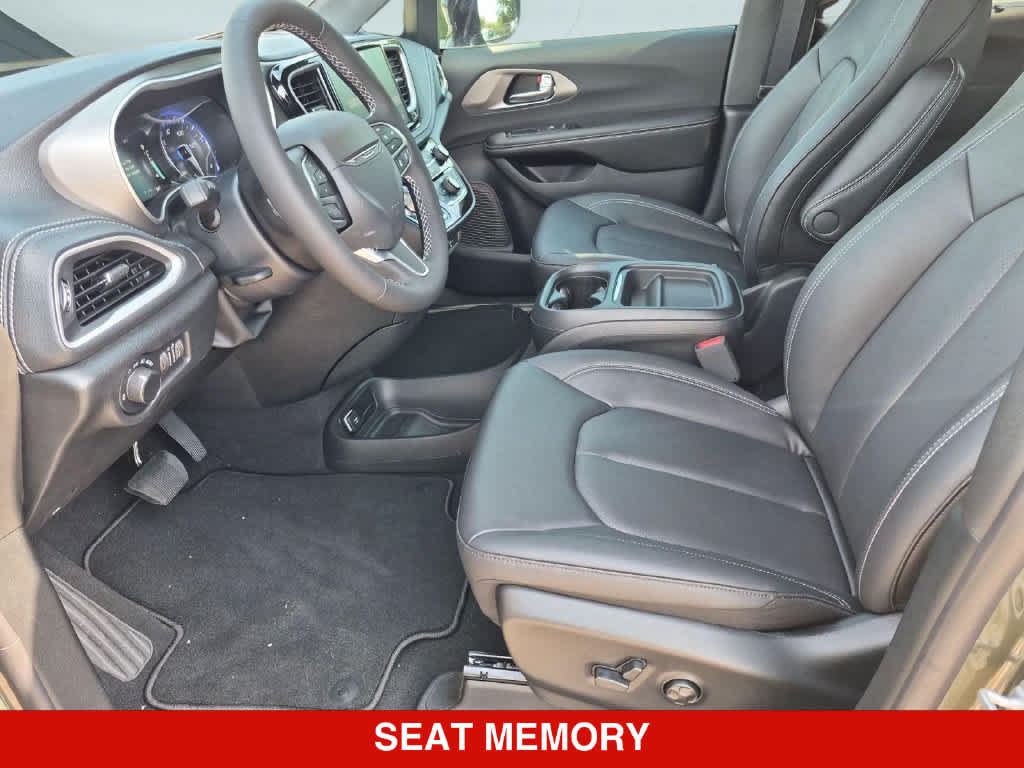 New 2027 Chrysler Pacifica Select FWD image 17