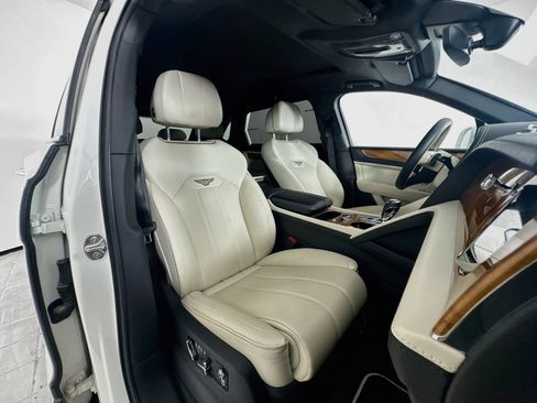 Certified 2023 Bentley Bentayga Extended Wheelbase AWD/4WD image 12