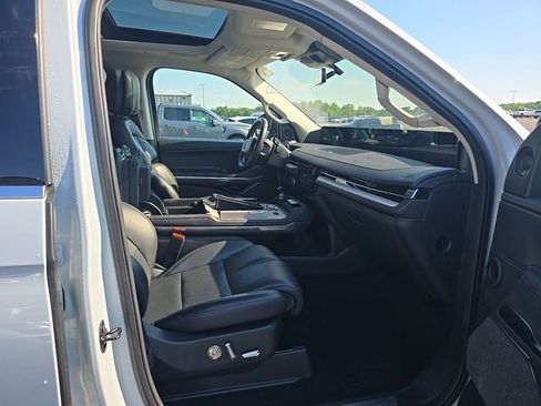 Used 2025 Lincoln Navigator Reserve AWD/4WD image 11