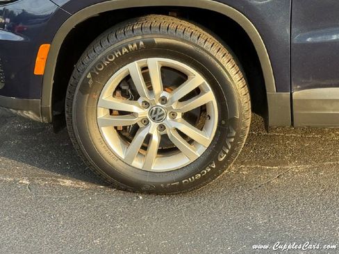 Used 2012 Volkswagen Tiguan S image 43