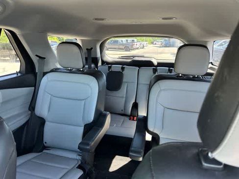 Used 2021 Ford Explorer XLT w/ Equipment Group 202A AWD/4WD image 5