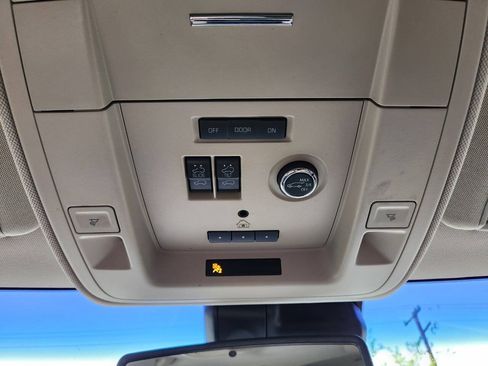 Used 2019 GMC Yukon XL SLT w/ Premium Edition AWD/4WD image 29