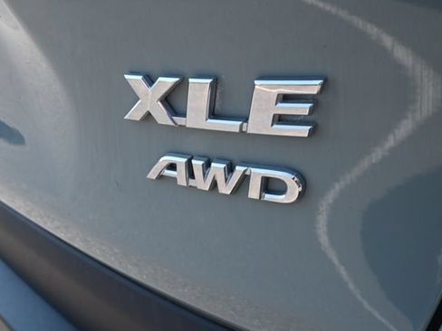 Used 2020 Toyota RAV4 XLE AWD/4WD image 14
