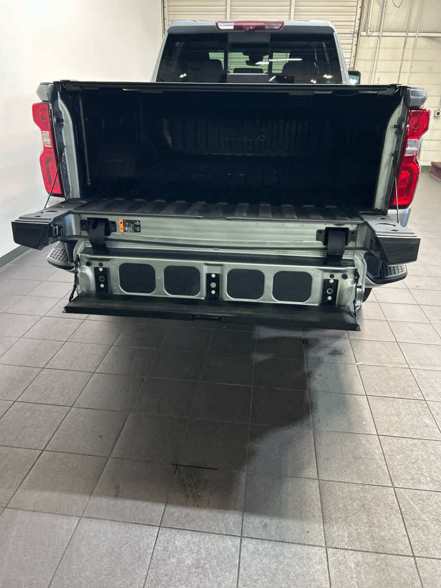 Used 2024 Chevrolet Silverado 2500 High Country w/ High Country Premium Package AWD/4WD image 11
