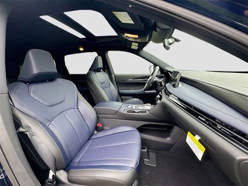 Used 2026 INFINITI QX60 Sport w/ Dark Cargo Package image 33