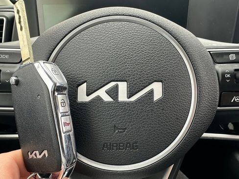Used 2025 Kia Sportage LX AWD/4WD image 21