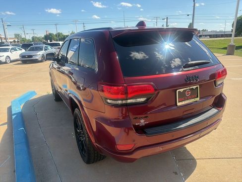 Used 2018 Jeep Grand Cherokee Altitude image 16