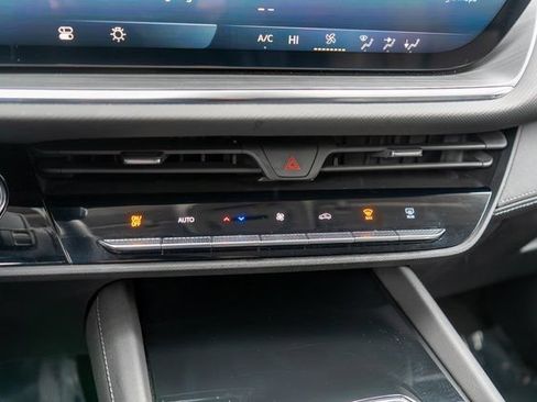 Used 2025 Buick Envision Preferred AWD/4WD image 29