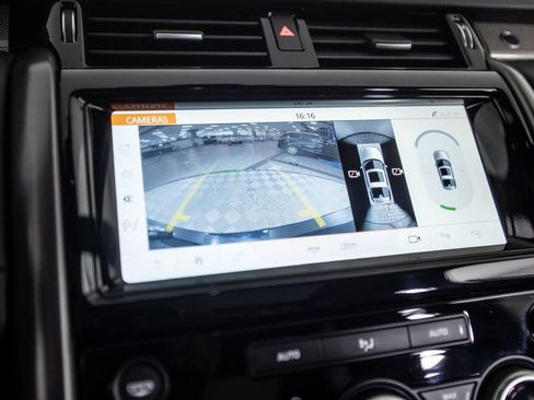 Used 2020 Land Rover Discovery HSE image 22