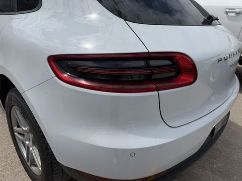 Used 2018 Porsche Macan AWD/4WD image 30