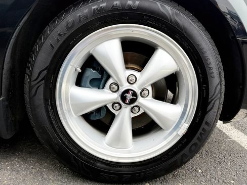 Used 2009 Ford Mustang Premium RWD image 40
