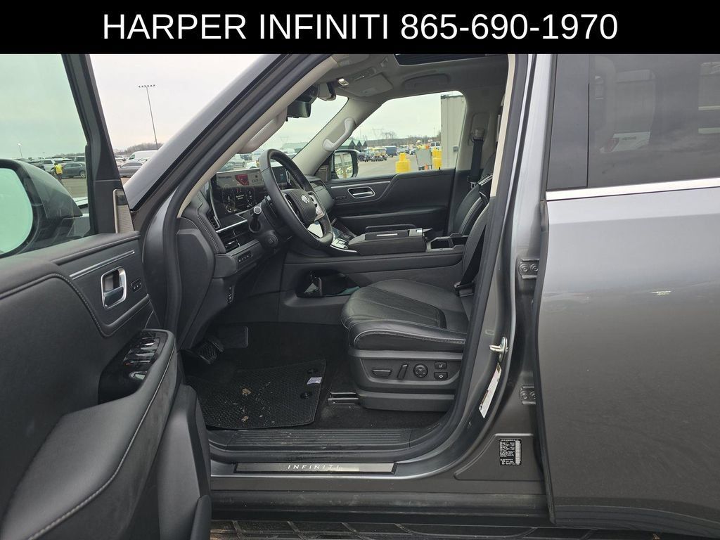 Used 2025 INFINITI QX80 Sensory AWD/4WD image 5