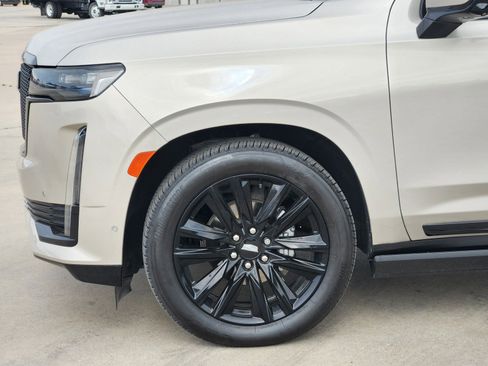 Certified 2022 Cadillac Escalade Sport w/ Touring Package AWD/4WD image 27