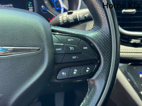 Used 2019 Chrysler Pacifica Limited w/ Advanced Safetytec Group FWD image 19