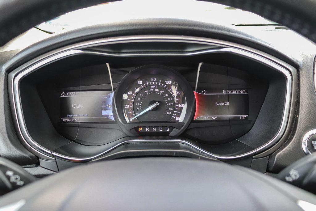 Used 2017 Ford Fusion SE w/ Equipment Group 201A FWD image 25