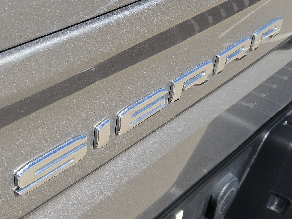 Used 2023 GMC Sierra 1500 AT4 w/ AT4 Premium Package AWD/4WD image 11