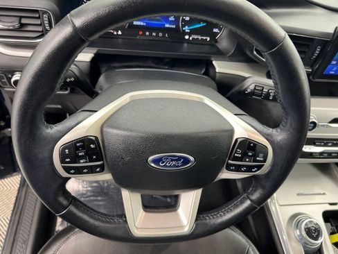 Used 2023 Ford Explorer XLT w/ Equipment Group 202A AWD/4WD image 20