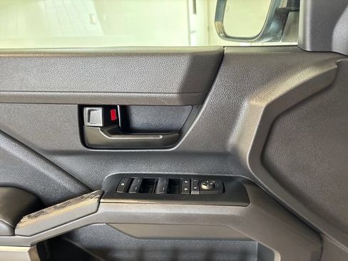Used 2025 Toyota Tacoma SR5 AWD/4WD image 15