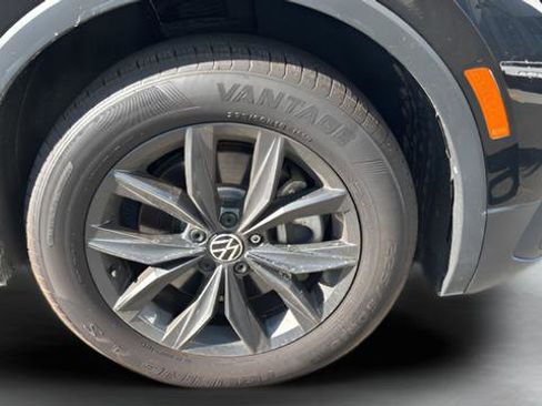 Used 2024 Volkswagen Tiguan SE AWD/4WD image 42