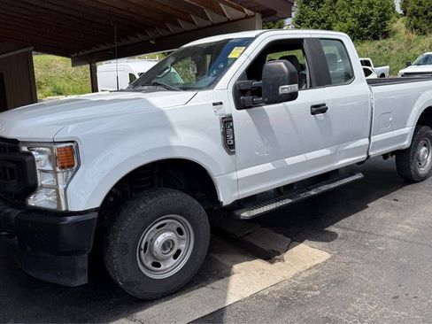 Used 2022 Ford F250 XL w/ Power Equipment Group AWD/4WD image 5