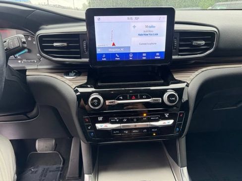 Used 2021 Ford Explorer Limited w/ Equipment Group 301A AWD/4WD image 32