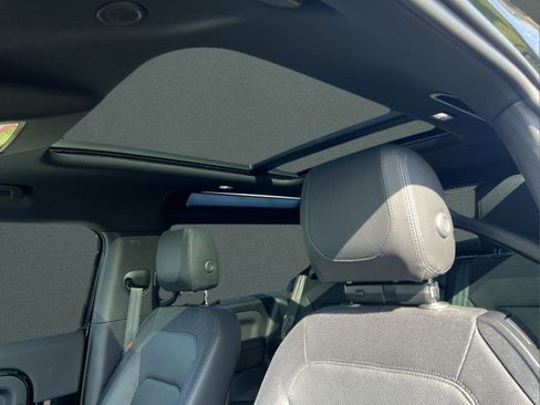 Used 2024 Land Rover Defender 90 X-Dynamic SE image 15