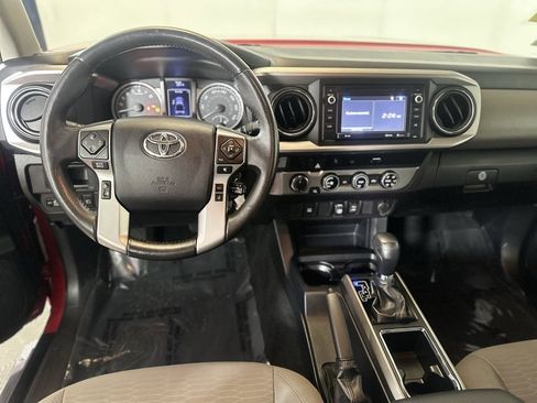 Used 2018 Toyota Tacoma SR5 image 10