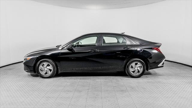Used 2025 Hyundai Elantra SE FWD image 3