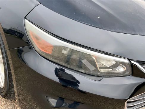 Used 2017 Chevrolet Malibu LT FWD image 27