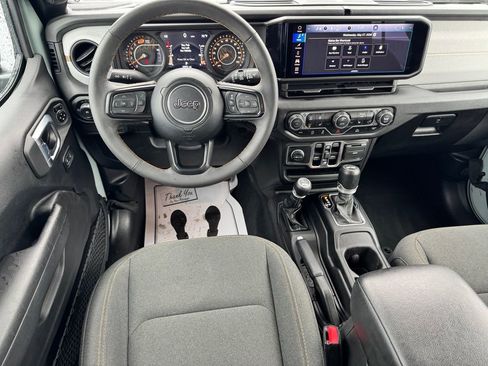 Used 2024 Jeep Wrangler Unlimited Sport AWD/4WD image 17