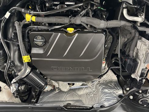 Used 2025 Chevrolet Trax LS image 34