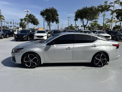 Used 2023 Nissan Altima 2.5 SR FWD image 11