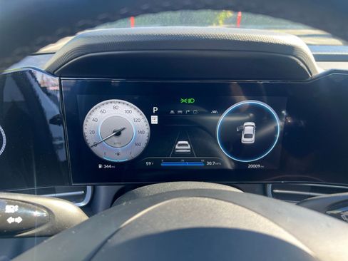 Used 2025 Hyundai Elantra SEL image 40