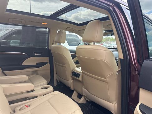 Used 2019 Toyota Highlander Limited Platinum AWD/4WD image 38