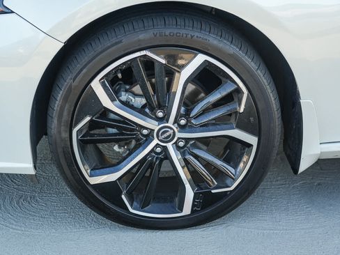 Used 2023 Nissan Altima 2.5 SR w/ SR Premium Package FWD image 13