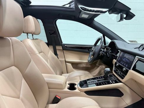 Used 2022 Porsche Macan AWD/4WD image 39