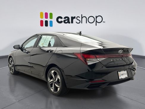 Used 2023 Hyundai Elantra SEL w/ Convenience Package FWD image 3