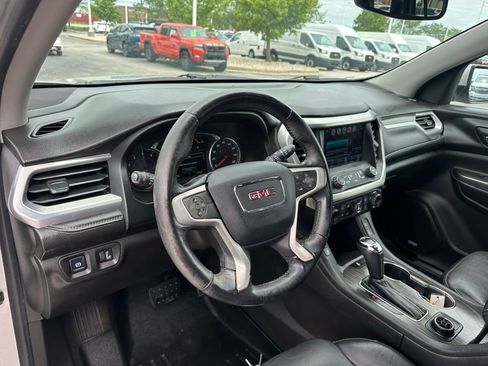 Used 2017 GMC Acadia SLT FWD image 16