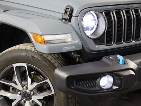 Used 2024 Jeep Wrangler Unlimited w/ Convenience Group AWD/4WD image 41
