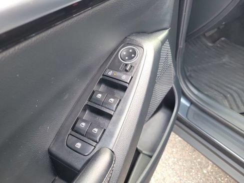 Used 2025 Kia Seltos S FWD image 16
