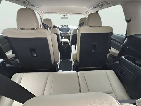 Used 2019 Subaru Ascent Limited AWD/4WD image 8