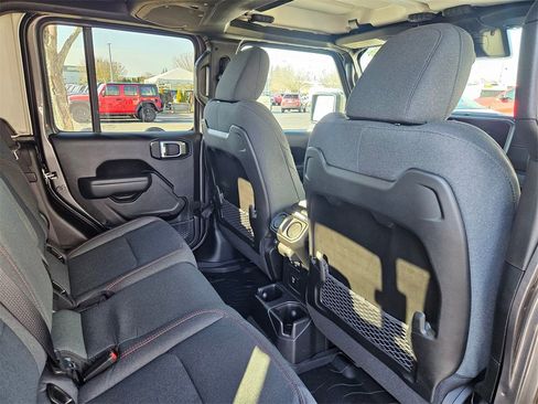 Certified 2025 Jeep Gladiator Rubicon w/ Convenience Group image 37