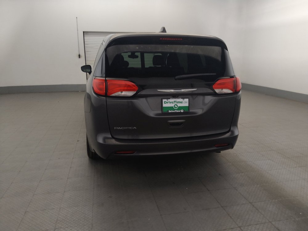 Used 2017 Chrysler Pacifica Touring FWD image 6