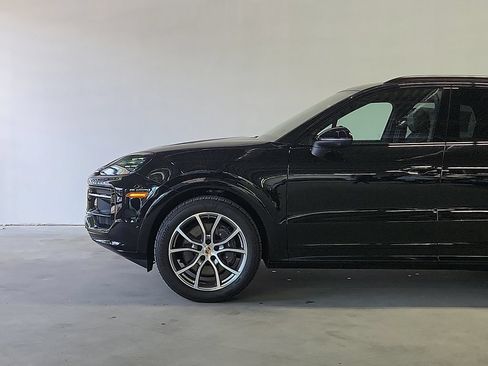 Certified 2026 Porsche Cayenne AWD/4WD image 6