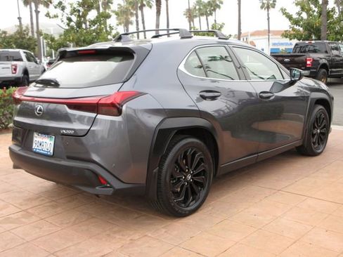 Used 2022 Lexus UX 200 w/ Accessory Package (Z1) FWD image 4