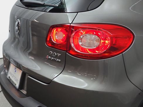 Used 2011 Volkswagen Tiguan SE AWD/4WD image 32