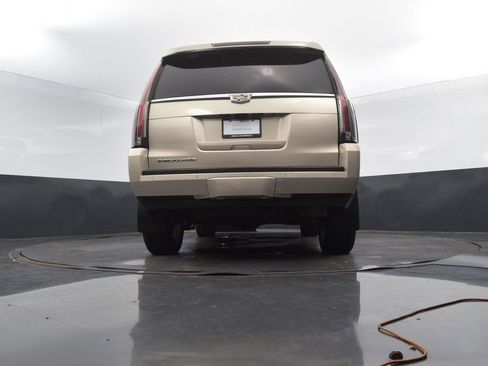 Used 2017 Cadillac Escalade Platinum image 59