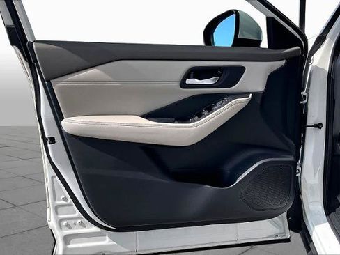 Certified 2023 Nissan Rogue SV w/ SV Premium B Package FWD image 22